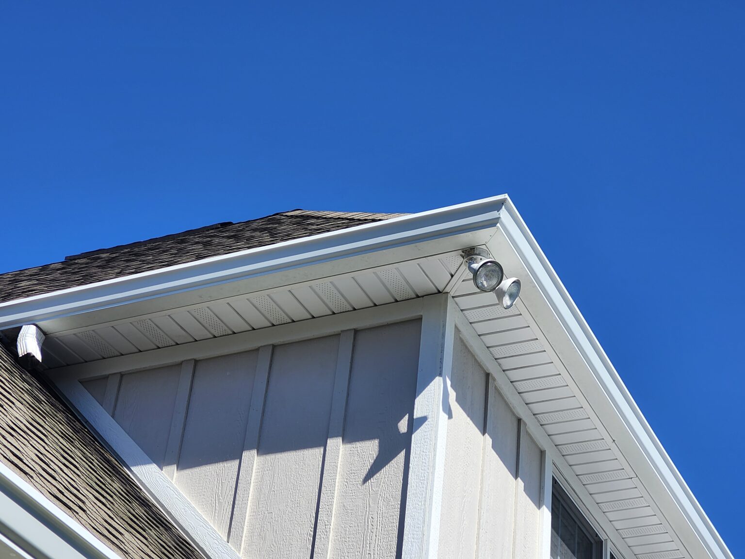 Residential exterior cleaning and soft washing service