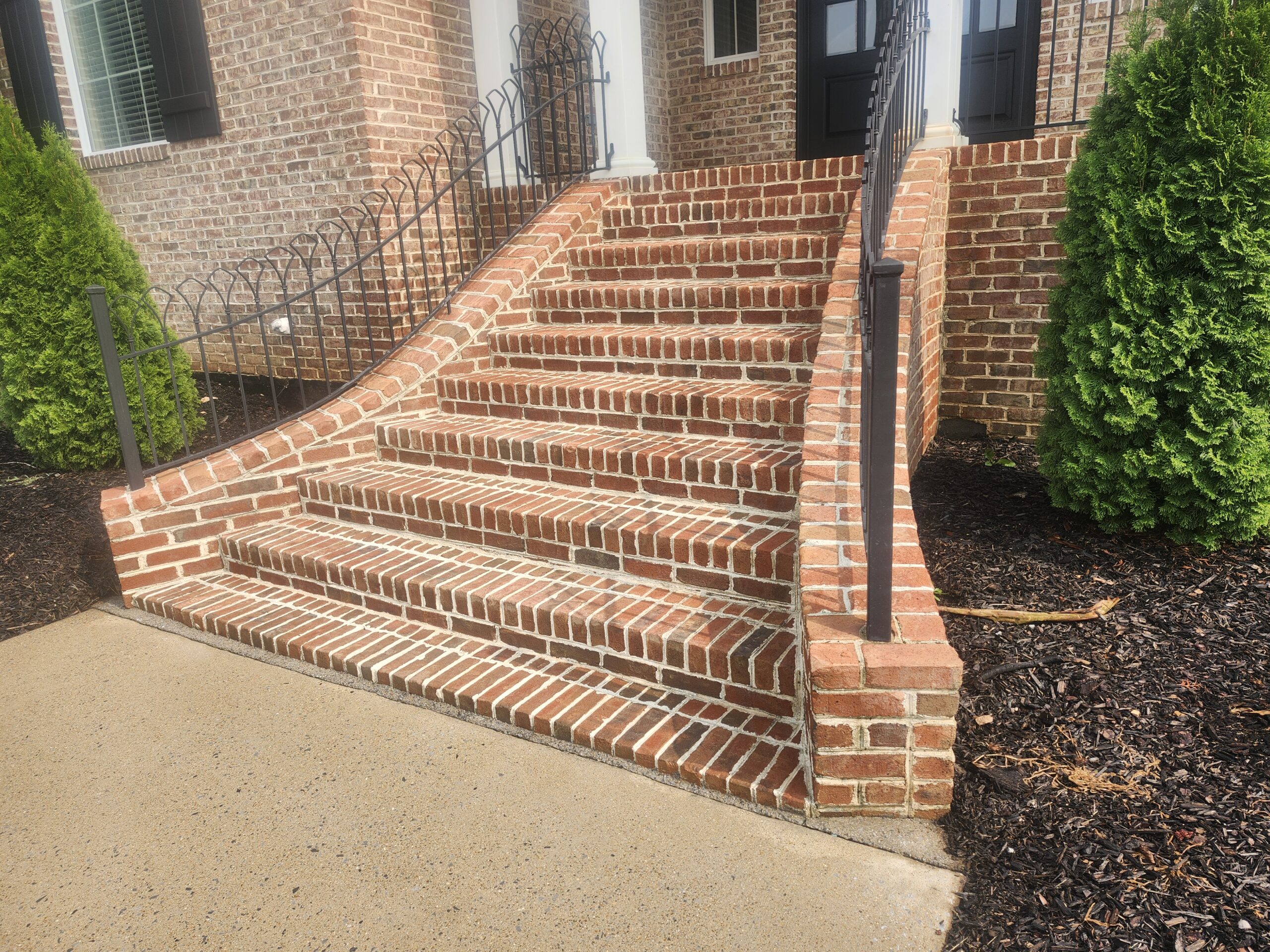 Residential exterior cleaning and soft washing service