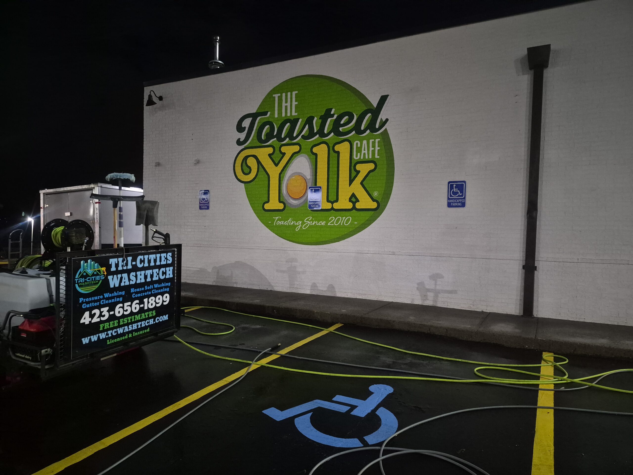 Driveway and concrete cleaning service